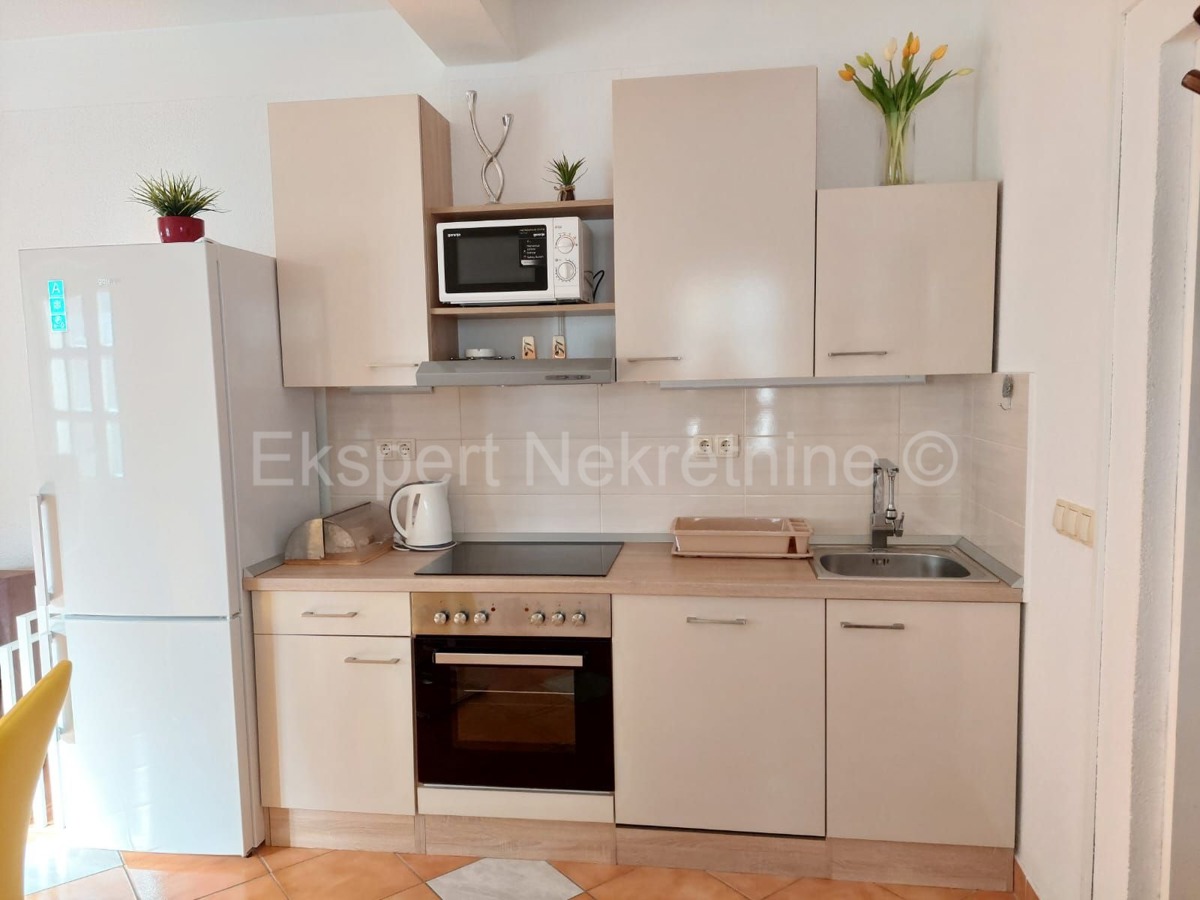 Kaštel Lukšić - casa in pietra decorata/vicino al mare