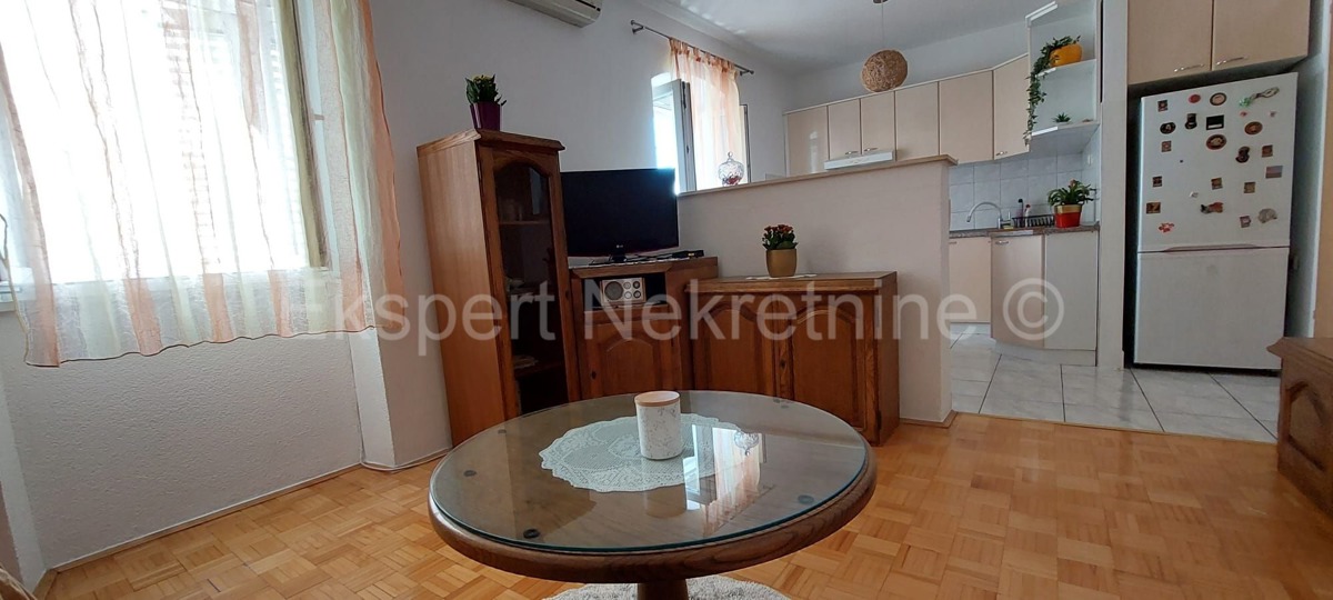 Kaštel Lukšić - casa in pietra decorata/vicino al mare