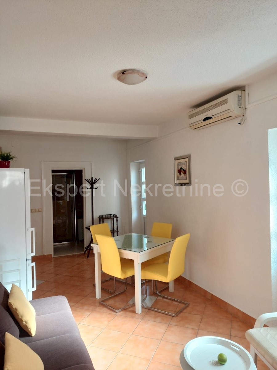 Kaštel Lukšić - casa in pietra decorata/vicino al mare