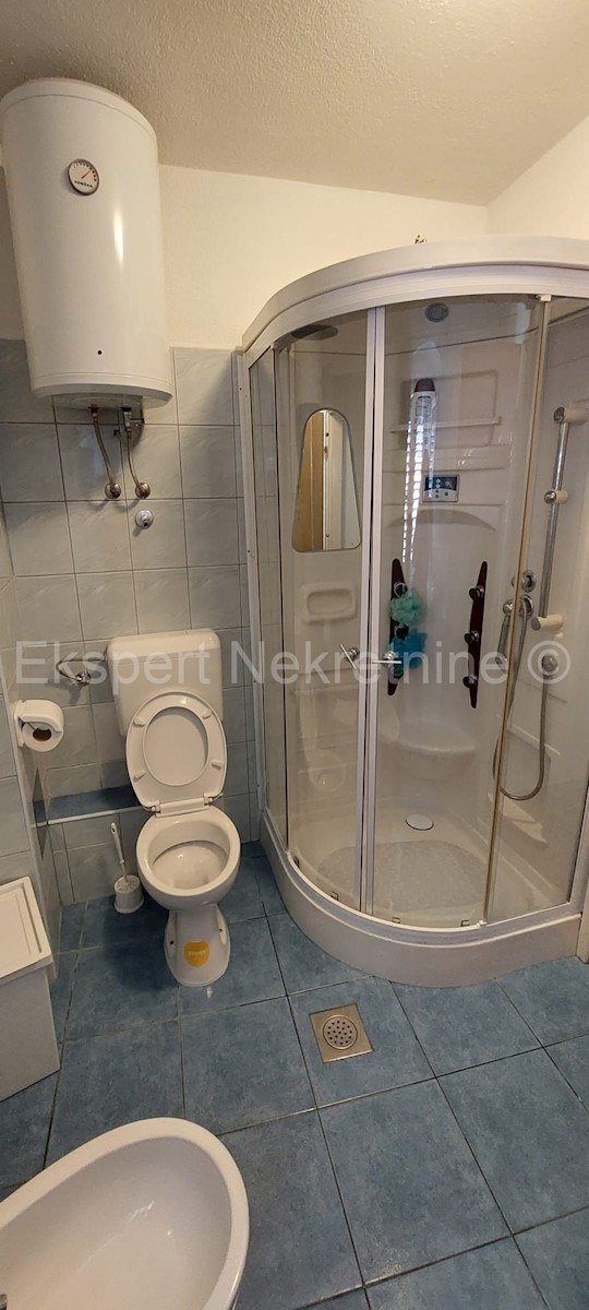 Kaštel Lukšić - casa in pietra decorata/vicino al mare