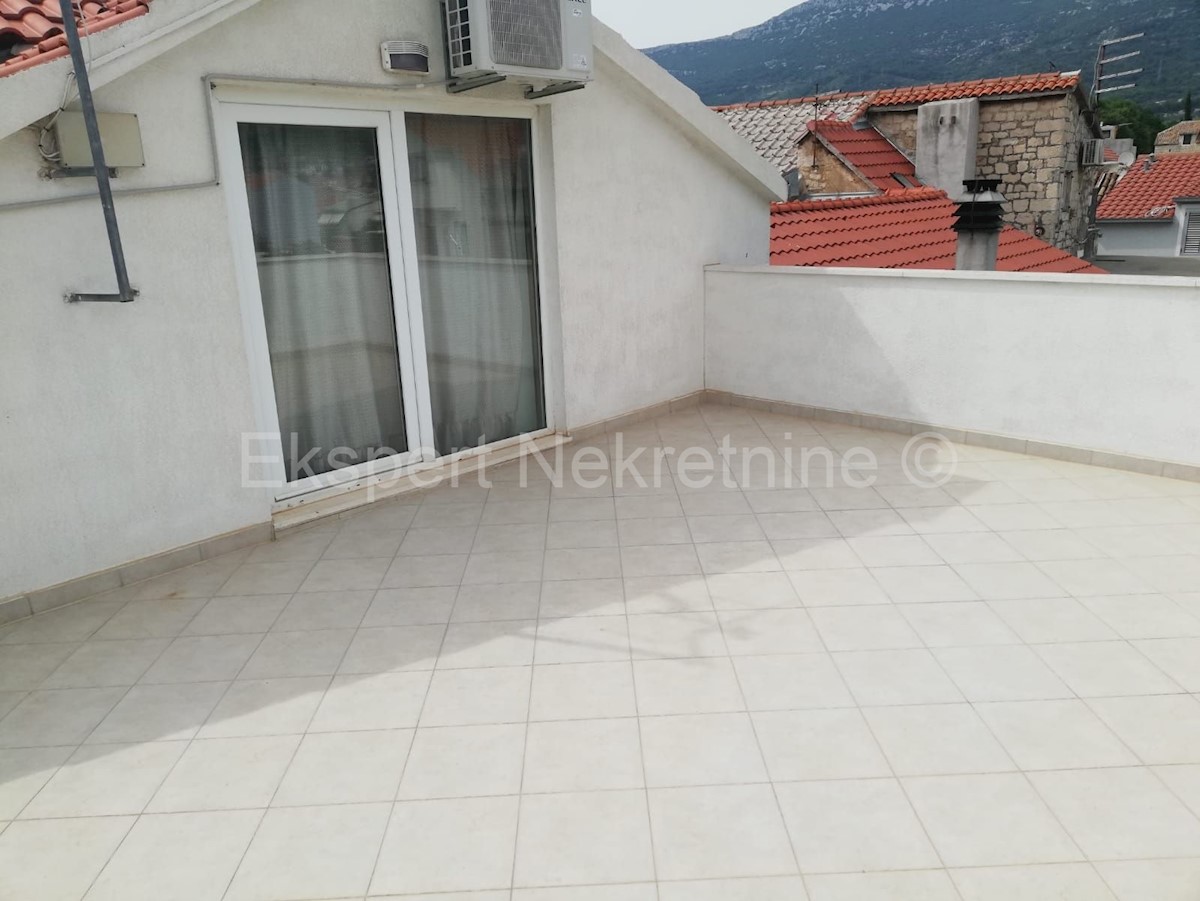 Kaštel Lukšić - casa in pietra decorata/vicino al mare