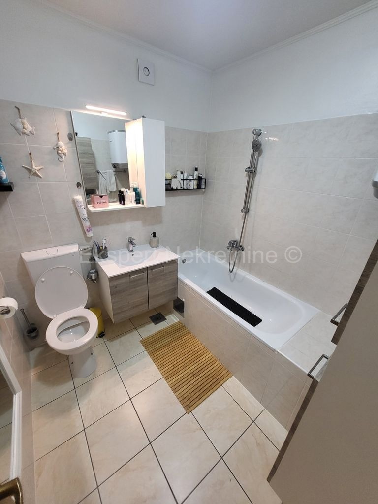 Trogir, Miševac, comfortable 3-bedroom apartment 86 m2, sea view, 170m from the sea