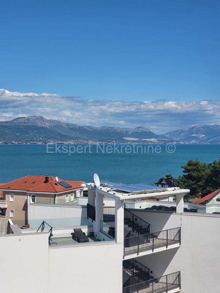 Trogir, Miševac, comfortable 3-bedroom apartment 86 m2, sea view, 170m from the sea