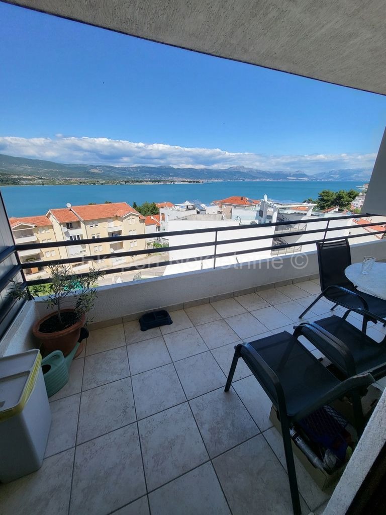Trogir, Miševac, comfortable 3-bedroom apartment 86 m2, sea view, 170m from the sea