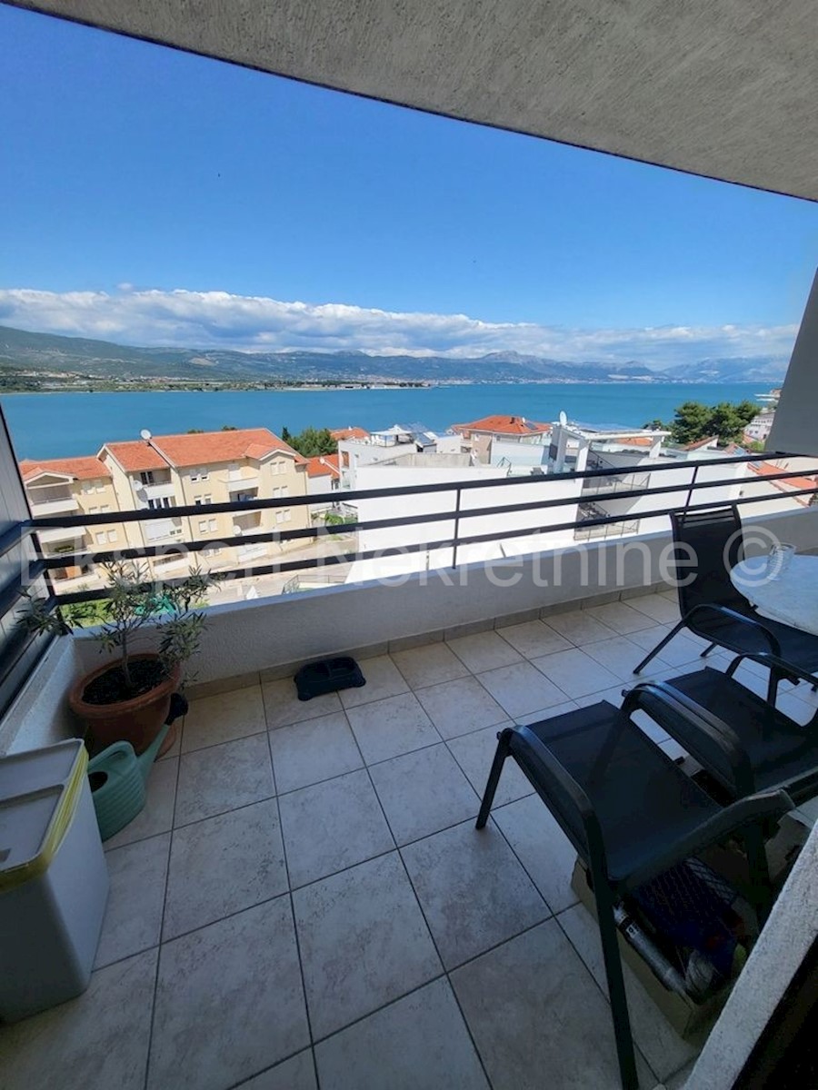   Trogir, Miševac, comfortable 3-bedroom apartment 86 m2, sea view, 170m from the sea