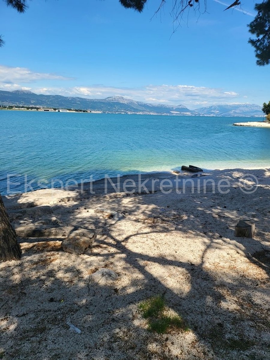   Trogir, Miševac, comfortable 3-bedroom apartment 86 m2, sea view, 170m from the sea