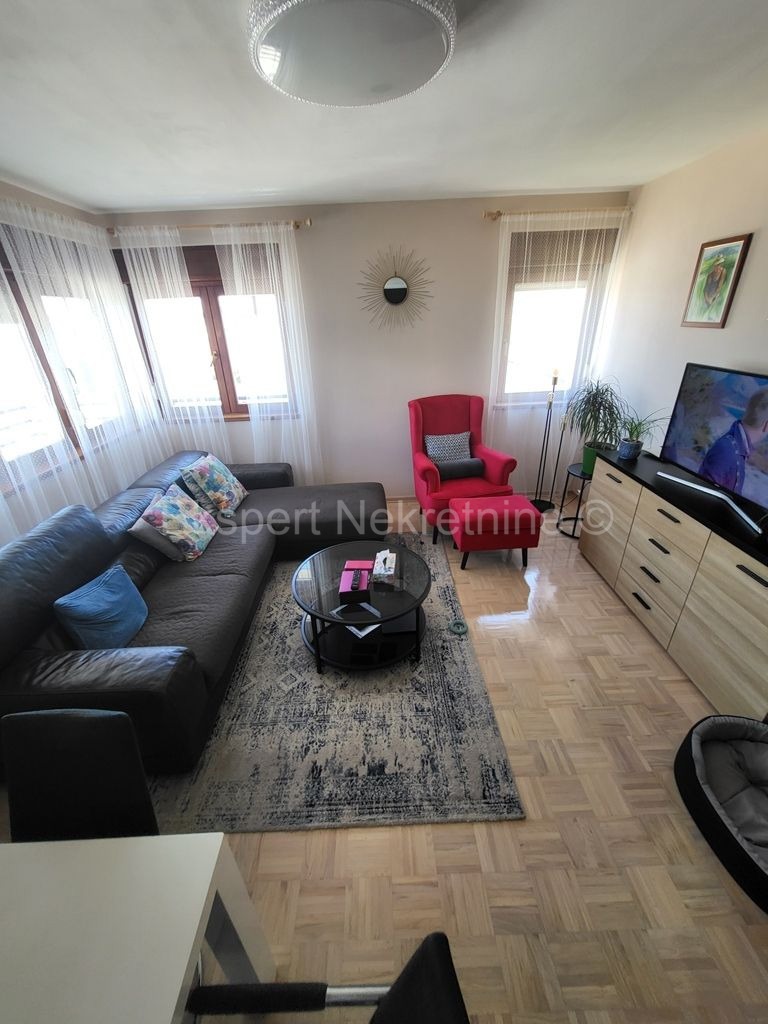 Trogir, Miševac, comfortable 3-bedroom apartment 86 m2, sea view, 170m from the sea
