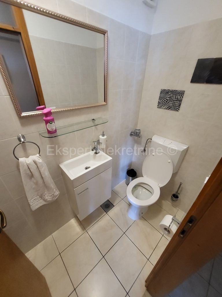 Trogir, Miševac, comfortable 3-bedroom apartment 86 m2, sea view, 170m from the sea