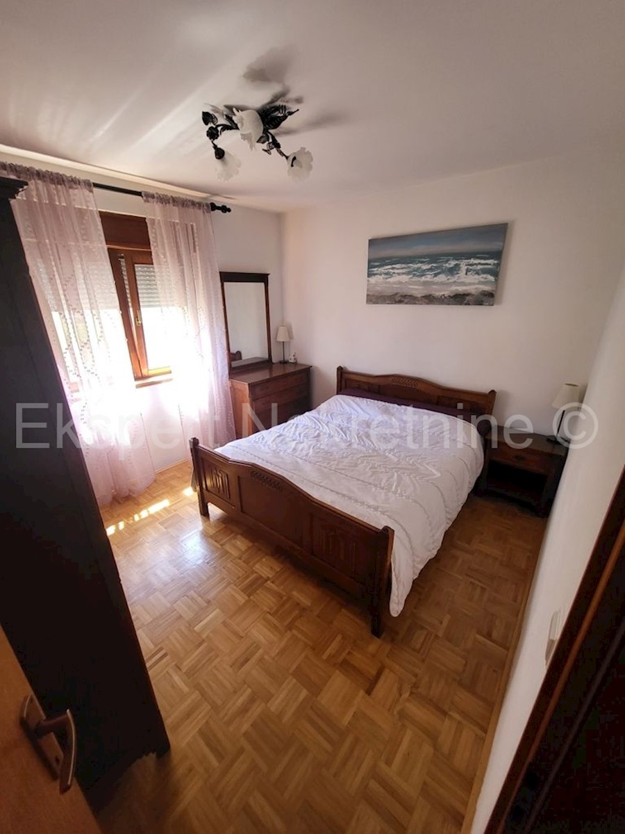   Trogir, Miševac, comfortable 3-bedroom apartment 86 m2, sea view, 170m from the sea