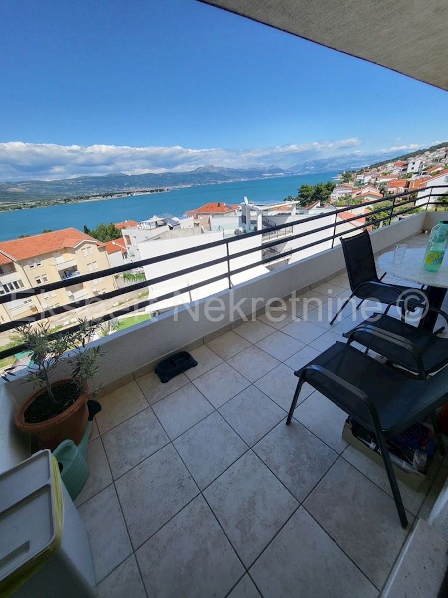   Trogir, Miševac, comfortable 3-bedroom apartment 86 m2, sea view, 170m from the sea