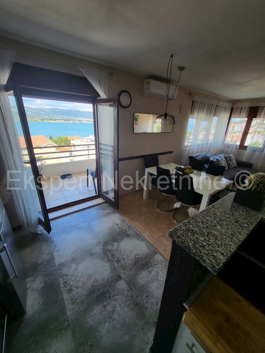   Trogir, Miševac, comfortable 3-bedroom apartment 86 m2, sea view, 170m from the sea