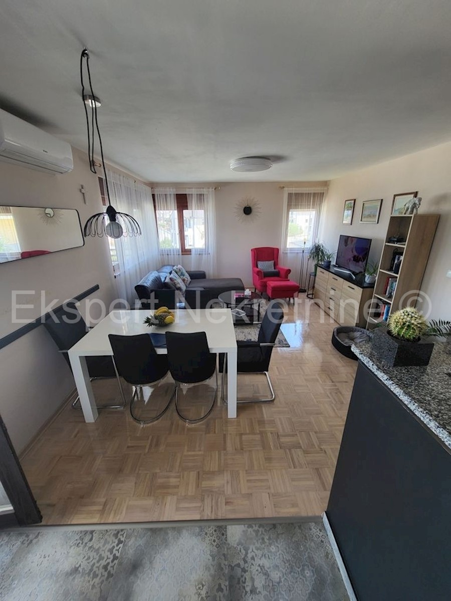   Trogir, Miševac, comfortable 3-bedroom apartment 86 m2, sea view, 170m from the sea