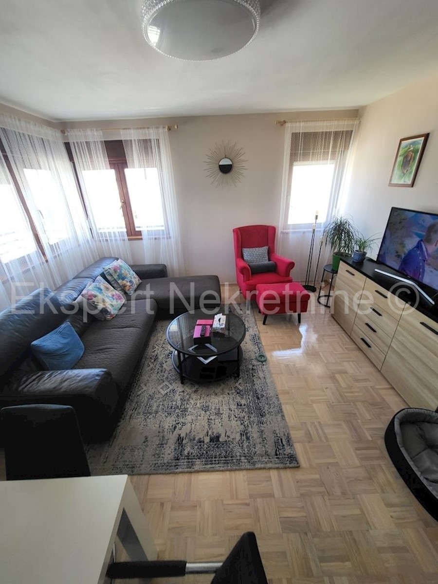   Trogir, Miševac, comfortable 3-bedroom apartment 86 m2, sea view, 170m from the sea