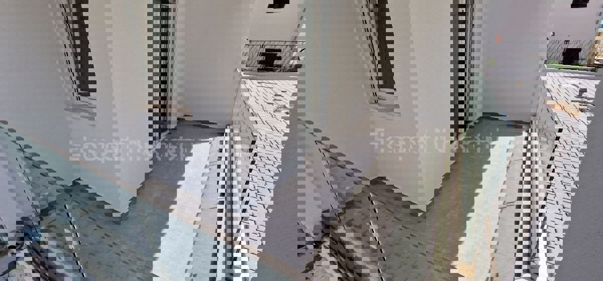 Čiovo, Okrug G., 1 bedroom apartment 58m2, garden, large terrace, New construction