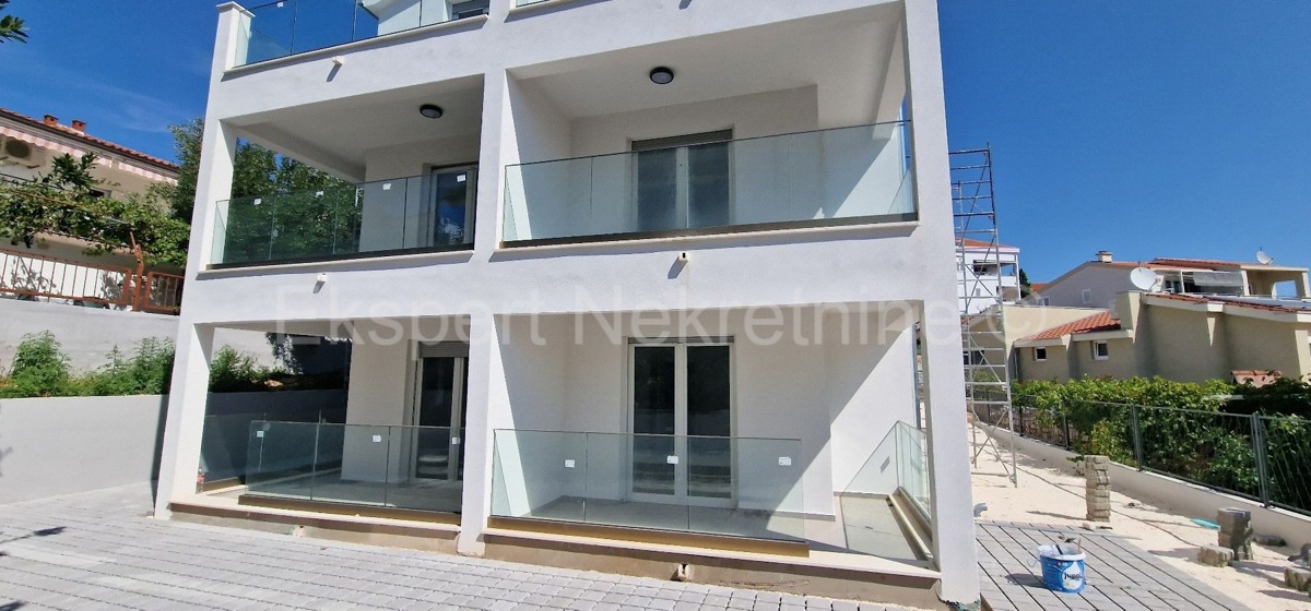 Čiovo, Okrug G., 1 bedroom apartment 58m2, garden, large terrace, New construction