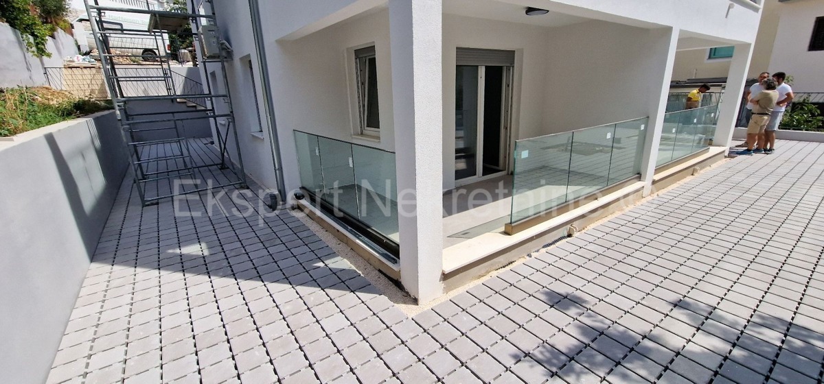Čiovo, Okrug G., 1 bedroom apartment 58m2, garden, large terrace, New construction