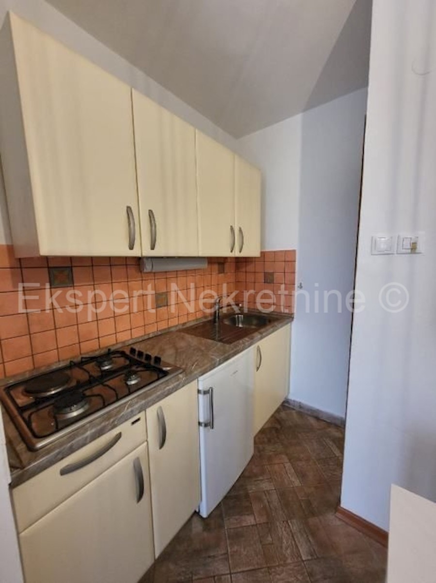 Primošten, casa indipendente 225 m2 con 4 unità abitative