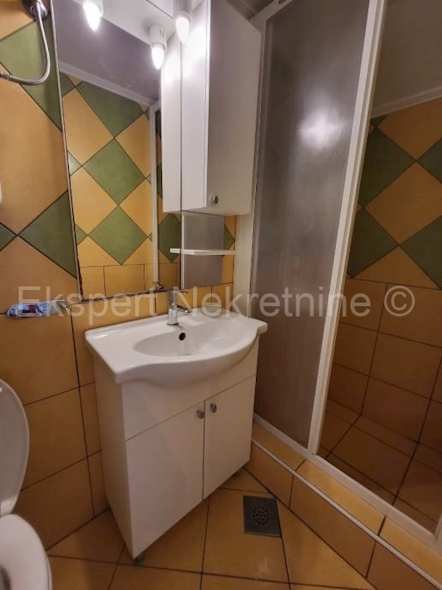 Primošten, casa indipendente 225 m2 con 4 unità abitative
