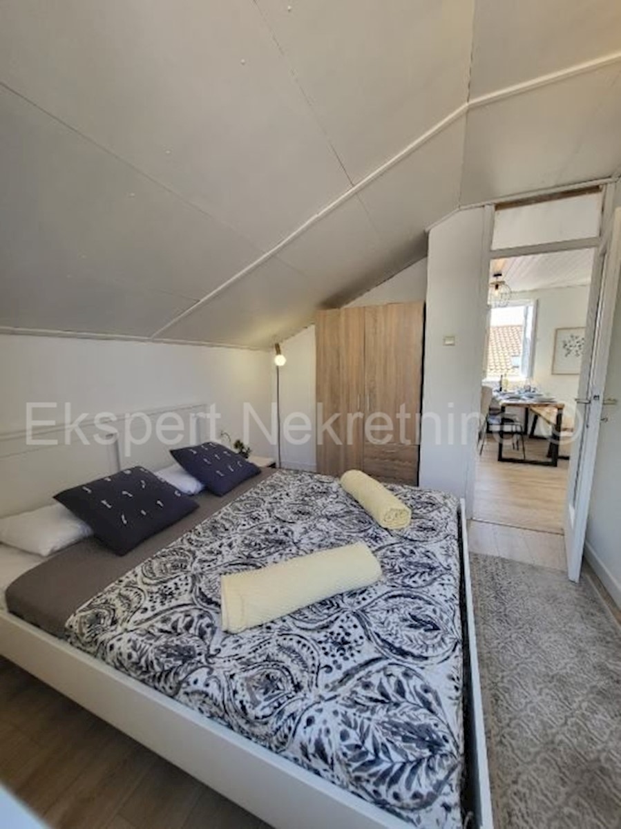 Primošten, casa indipendente 225 m2 con 4 unità abitative