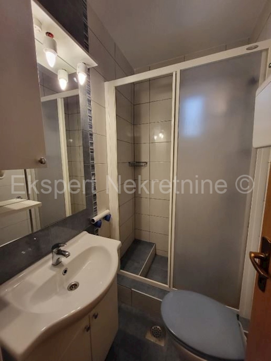 Primošten, casa indipendente 225 m2 con 4 unità abitative