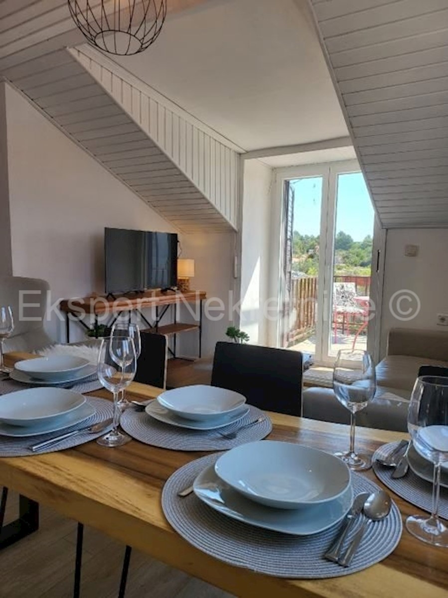 Primošten, casa indipendente 225 m2 con 4 unità abitative