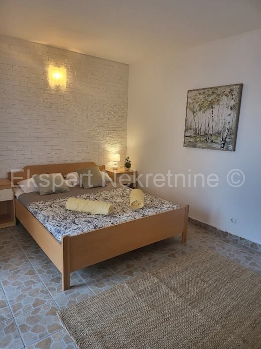 Primošten, casa indipendente 225 m2 con 4 unità abitative