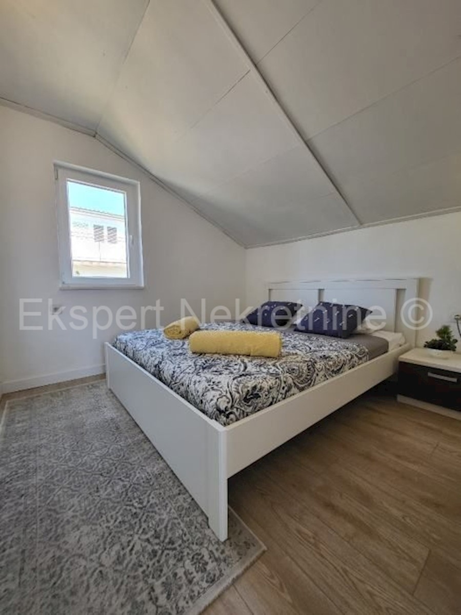 Primošten, casa indipendente 225 m2 con 4 unità abitative