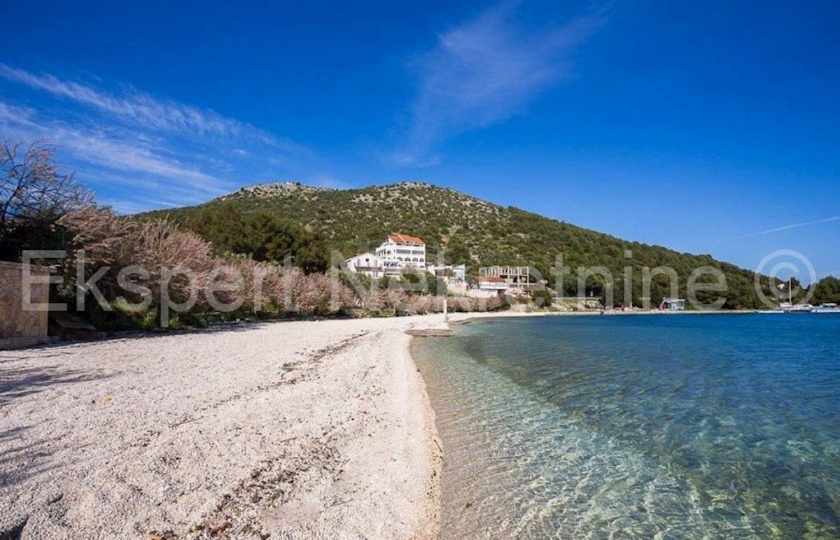 Marina, terreno edificabile di  2213m2, a 150 metri dal mare con vista sul mare