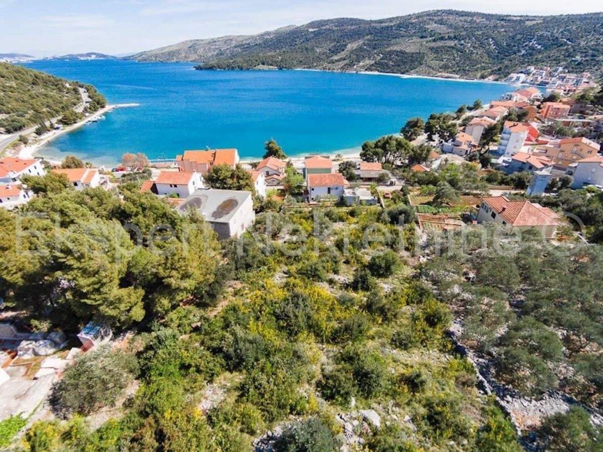 Marina, terreno edificabile di  2213m2, a 150 metri dal mare con vista sul mare