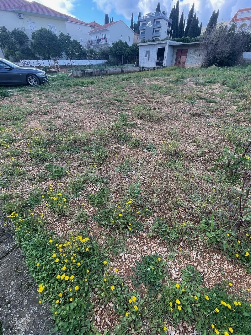 Trogir, Krbani, terreno edificabile 562m2, 280 metri dal mare e dalla spiaggia