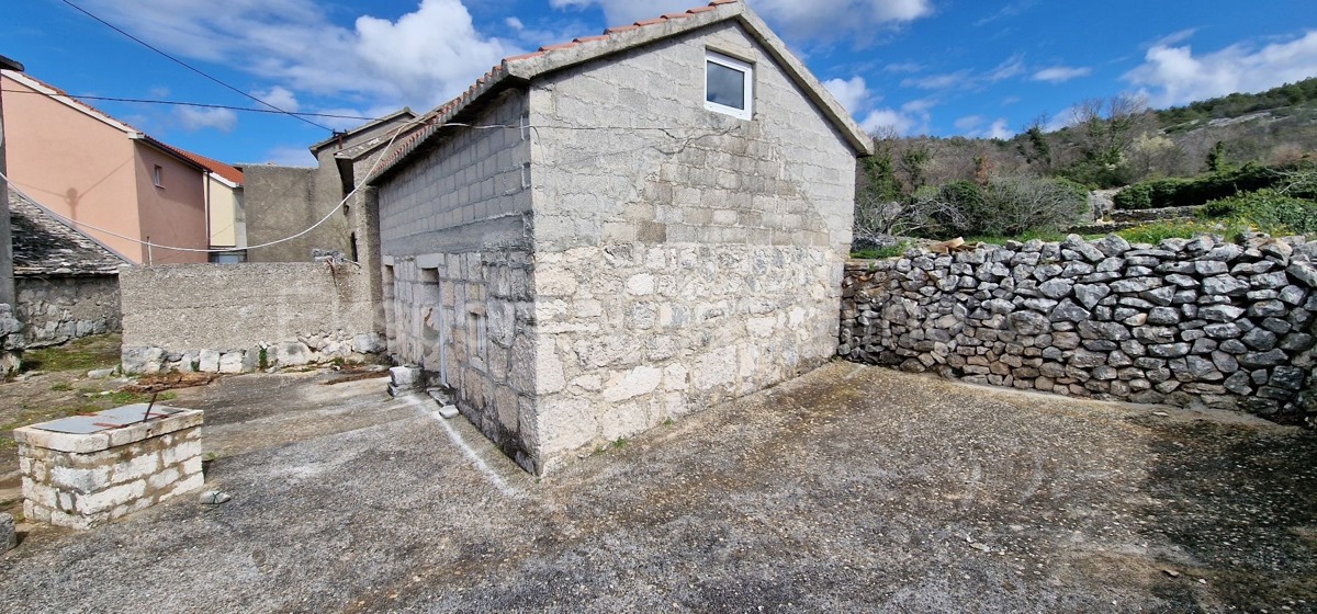 Blizna Gornja, piccola casa da adattare di 125 m2, due edifici ausiliari