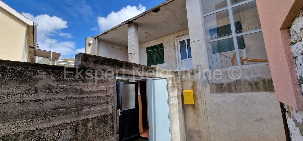 Blizna Gornja, piccola casa da adattare di 125 m2, due edifici ausiliari