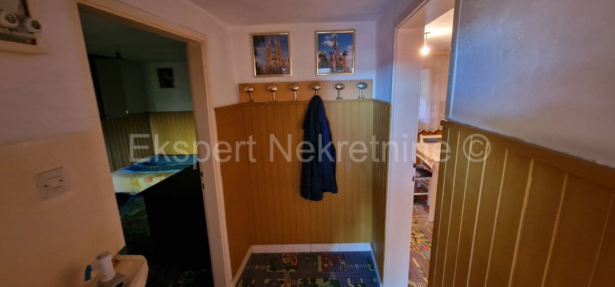 Blizna Gornja, piccola casa da adattare di 125 m2, due edifici ausiliari