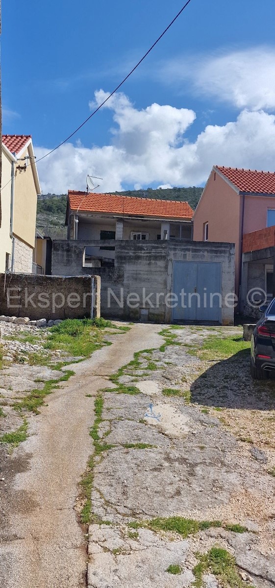 Blizna Gornja, piccola casa da adattare di 125 m2, due edifici ausiliari