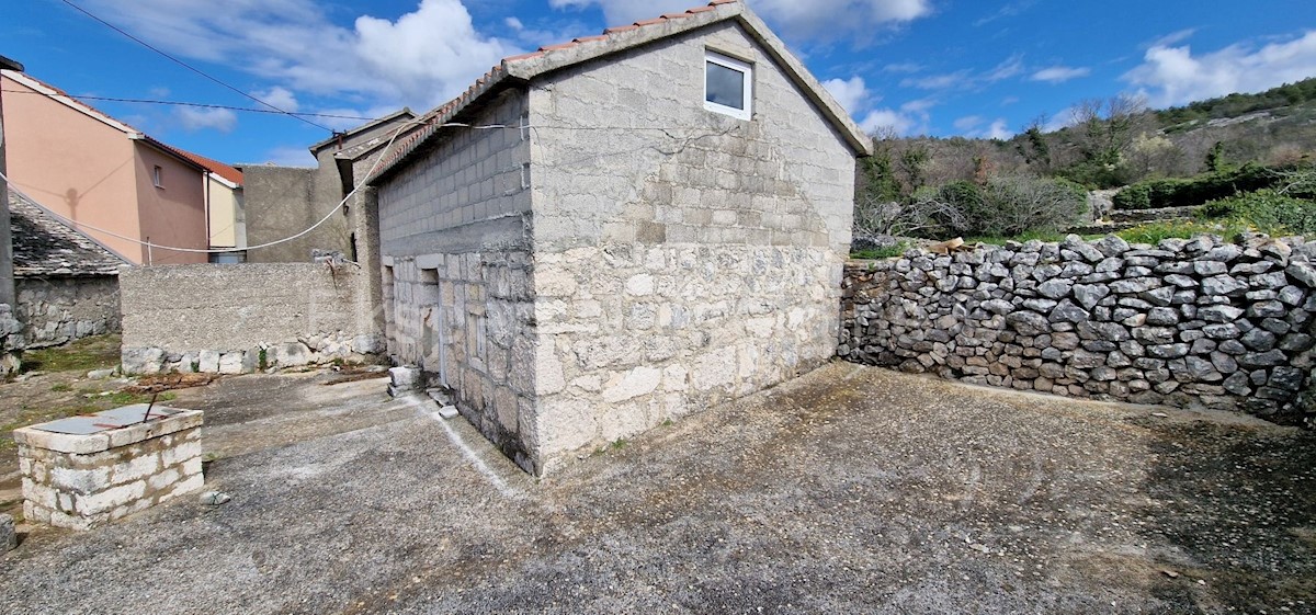 Blizna Gornja, piccola casa da adattare di 125 m2, due edifici ausiliari