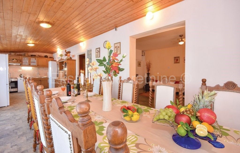 Čiovo, Slatine casa indipendente 260m2 con piscina, accesso diretto alla spiaggia