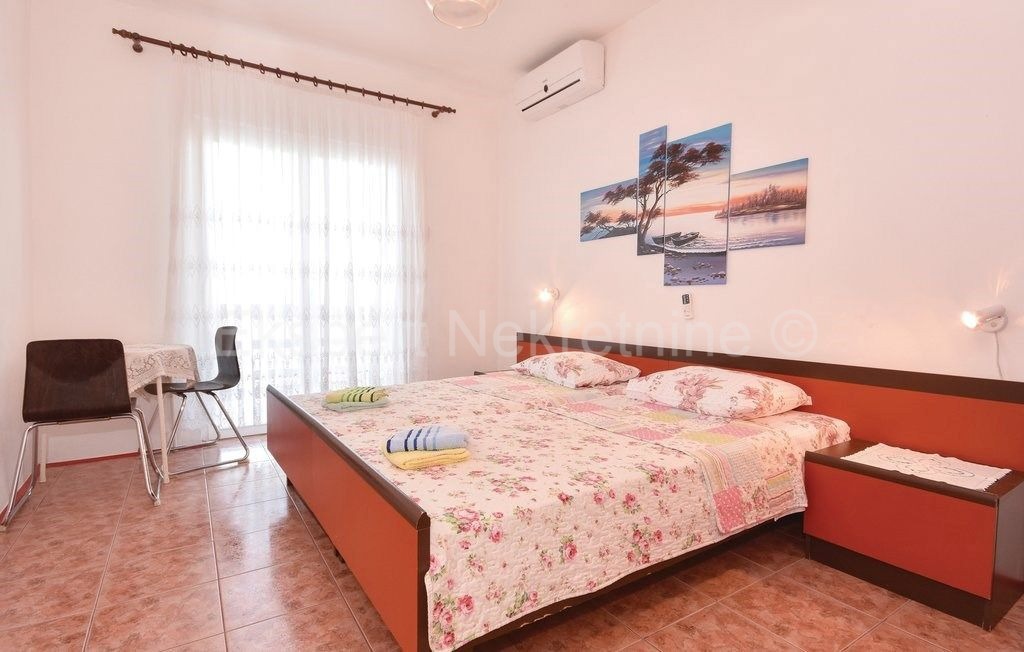 Čiovo, Slatine casa indipendente 260m2 con piscina, accesso diretto alla spiaggia