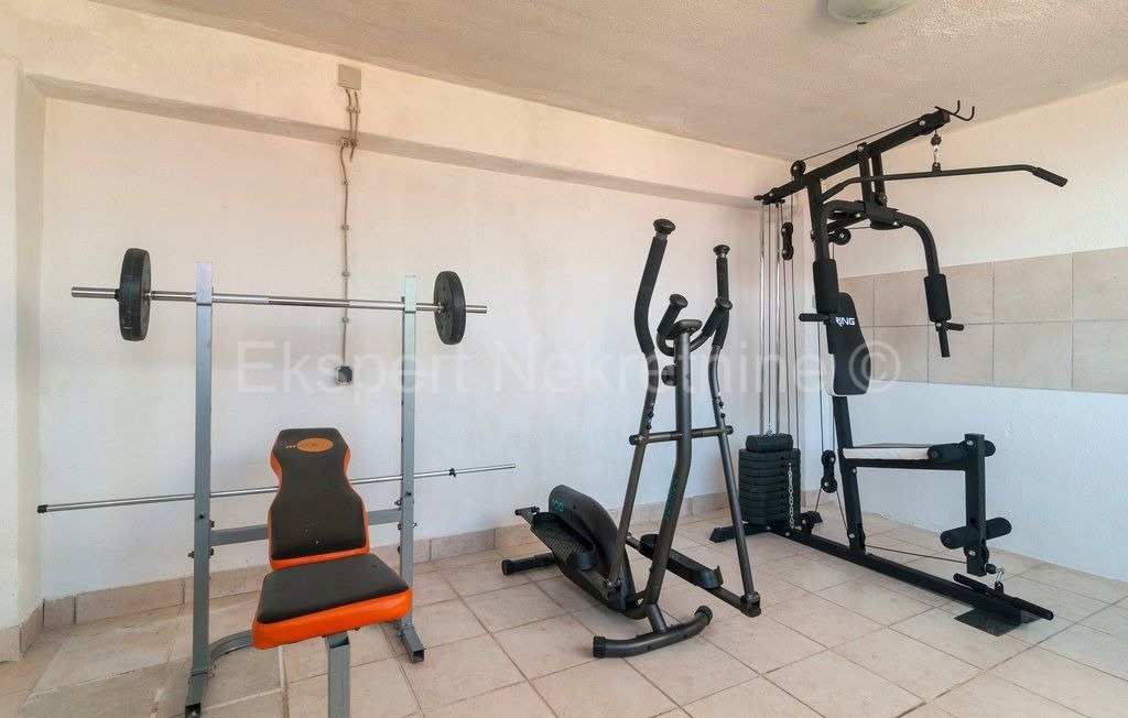 Čiovo, Slatine casa indipendente 260m2 con piscina, accesso diretto alla spiaggia