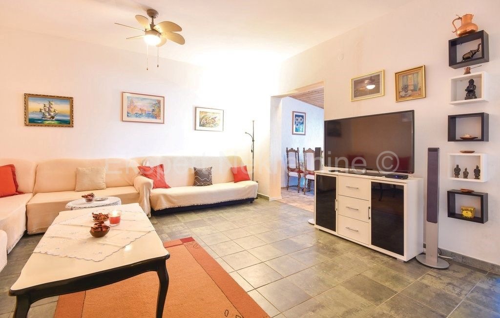 Čiovo, Slatine casa indipendente 260m2 con piscina, accesso diretto alla spiaggia