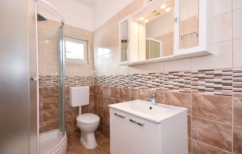 Čiovo, Slatine casa indipendente 260m2 con piscina, accesso diretto alla spiaggia