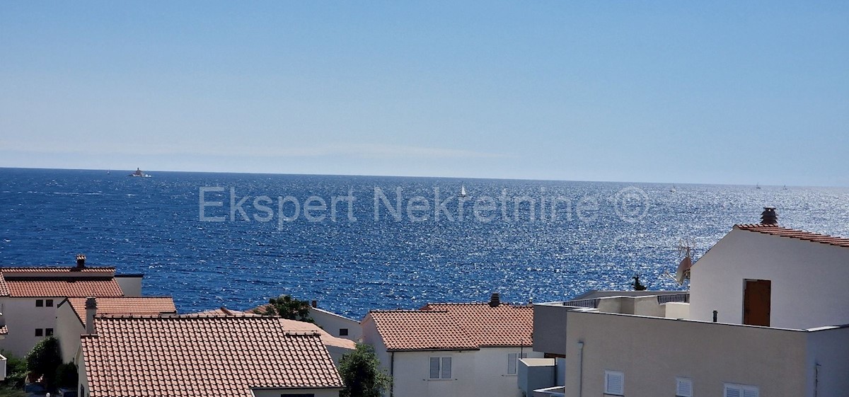 Rogoznica, appartamento duplex con tre camere da letto 86m2, vista mare, 100 metri dal mare