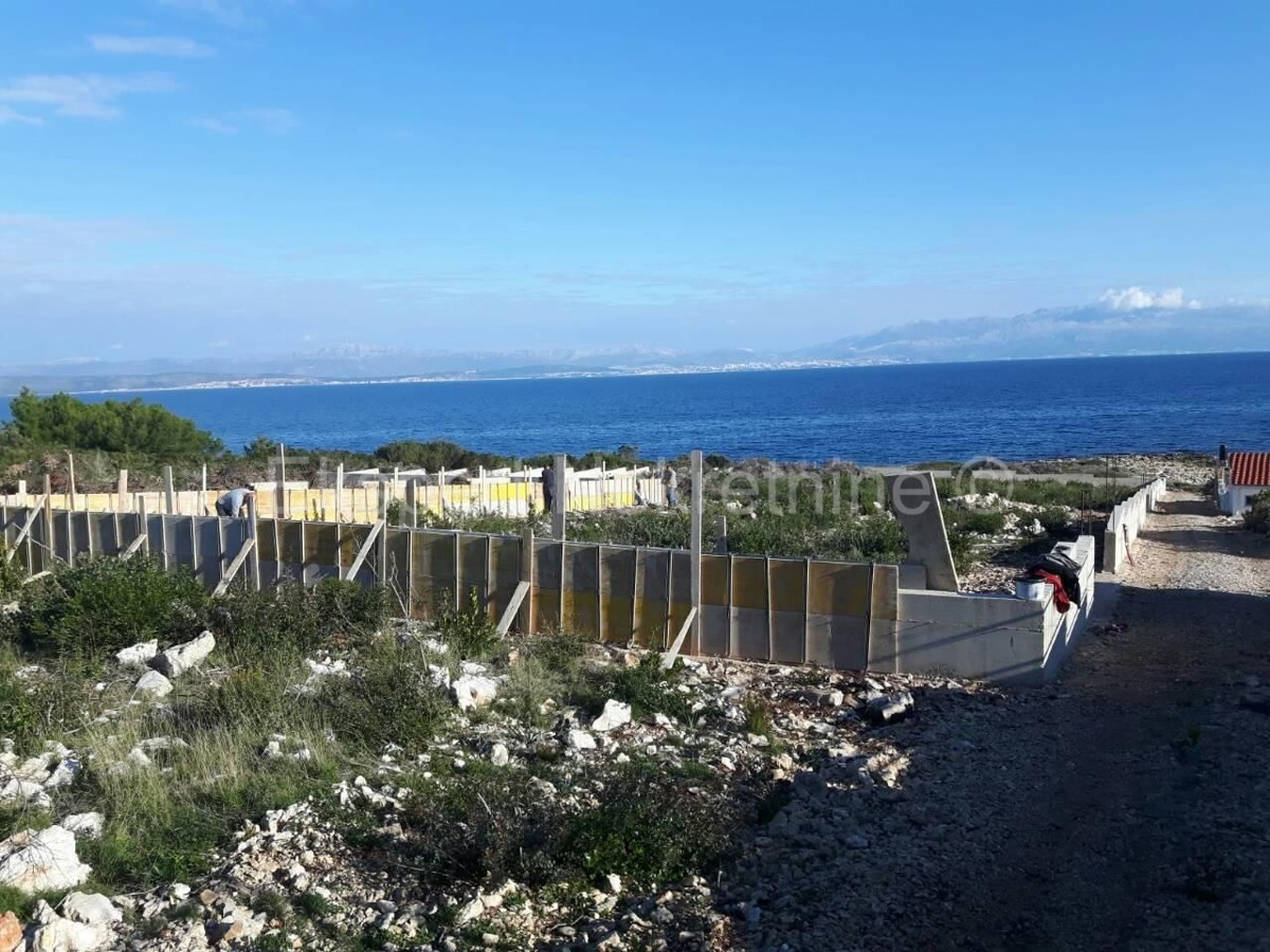 Solta, Nečujam, terreno edificabile 500m2, 80 metri dal mare e dalla spiaggia