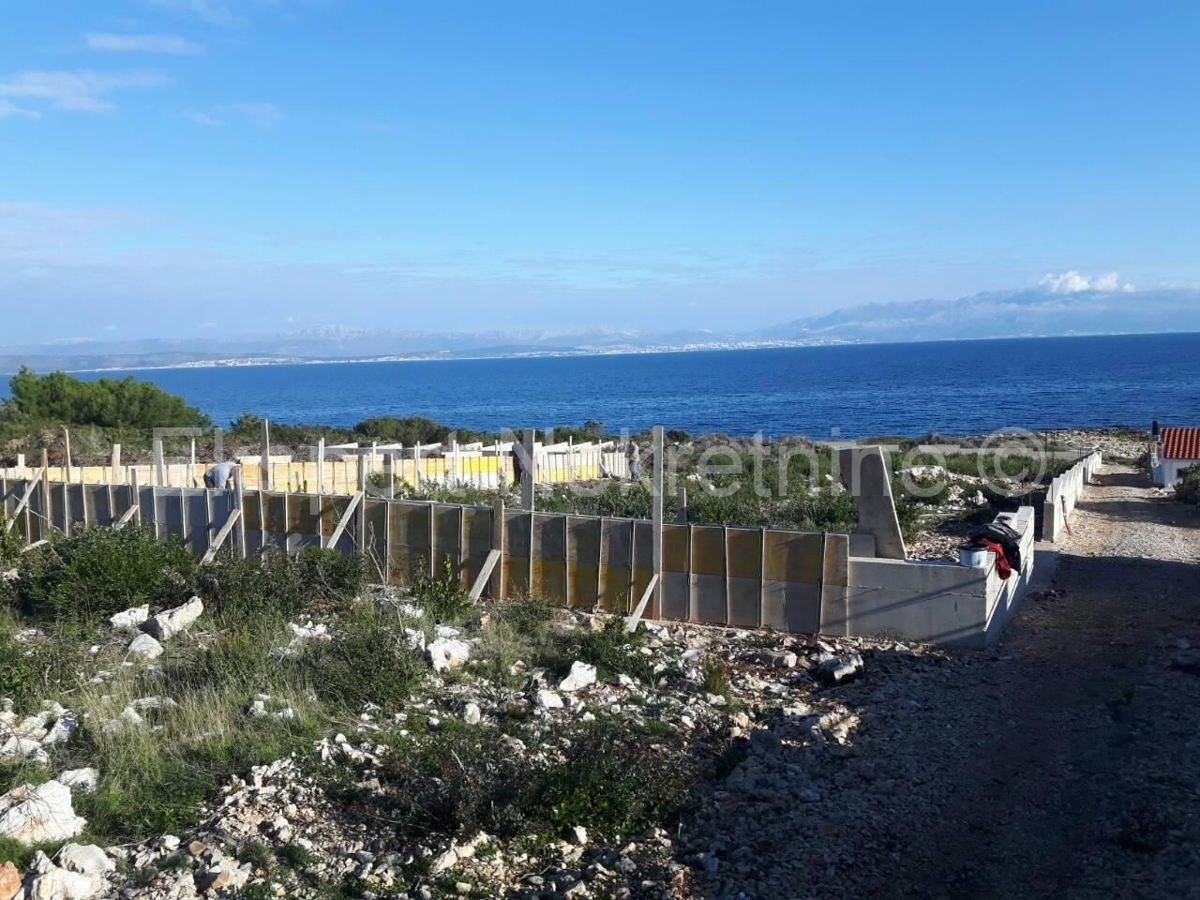 Solta, Nečujam, terreno edificabile 500m2, 80 metri dal mare e dalla spiaggia