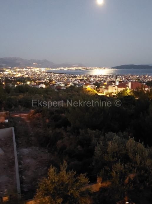 Kaštel Novi, Rudine, terreno edificabile di 600 m2 con progetto per una villa