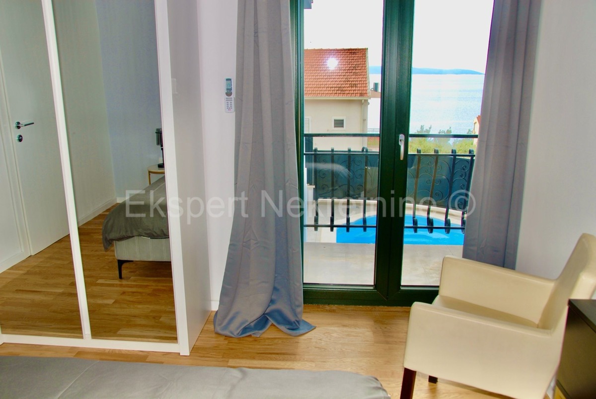 Ciovo, Okrug, luxury villa 390 m2 with swimming pool and open sea view