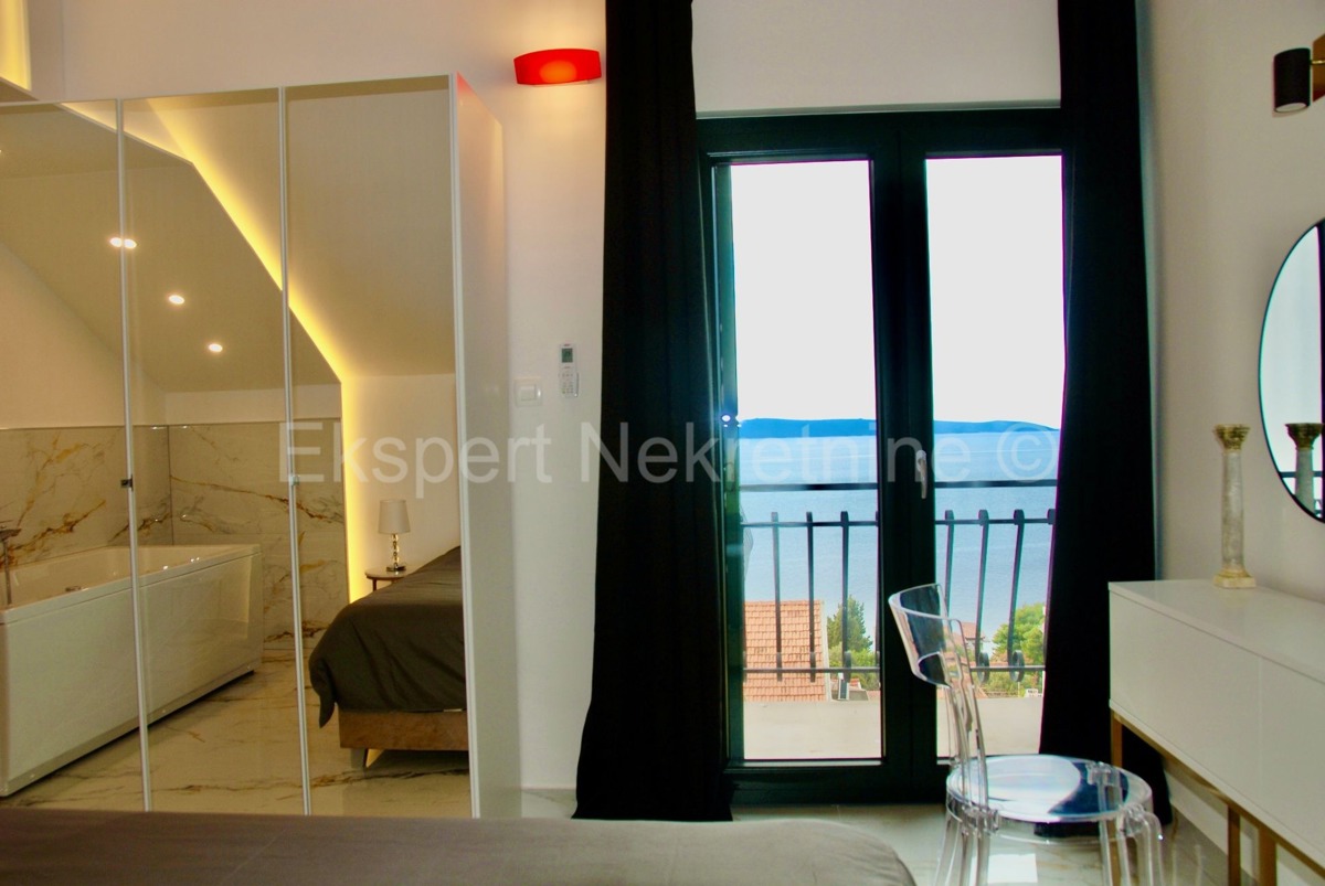 Ciovo, Okrug, luxury villa 390 m2 with swimming pool and open sea view