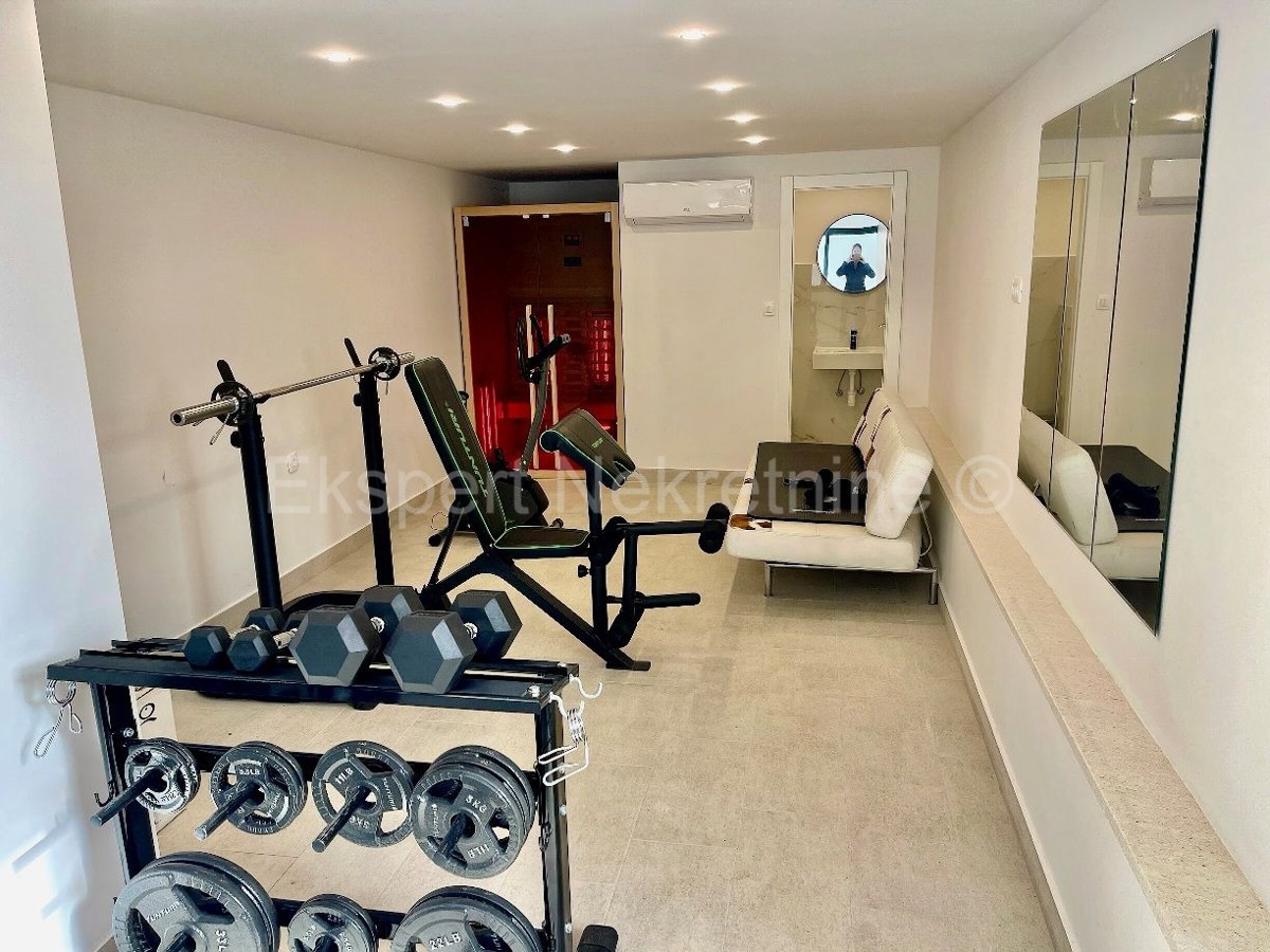 Ciovo, Okrug, luxury villa 390 m2 with swimming pool and open sea view