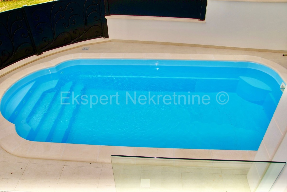 Ciovo, Okrug, luxury villa 390 m2 with swimming pool and open sea view