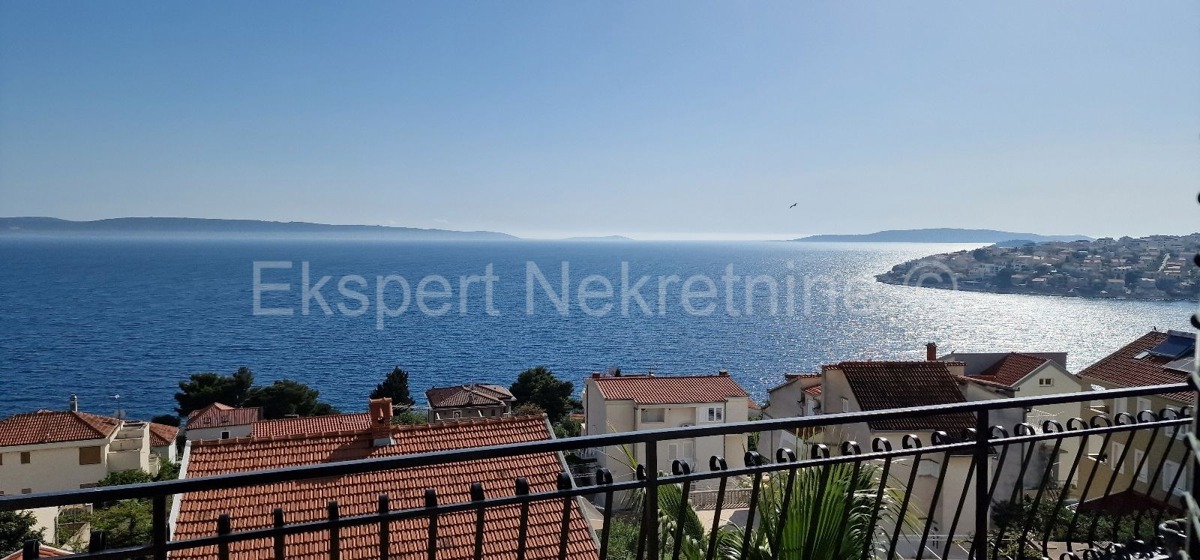 Ciovo, Okrug, luxury villa 390 m2 with swimming pool and open sea view