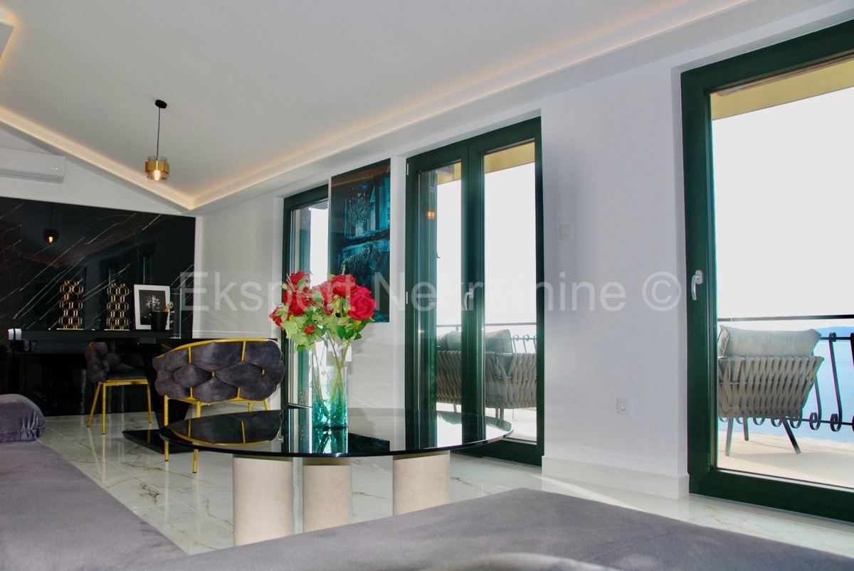 Ciovo, Okrug, luxury villa 390 m2 with swimming pool and open sea view